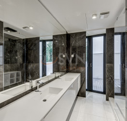 Apartament, 4 rooms with underground parking included Bucuresti/Primaverii