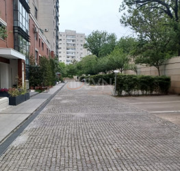 Apartament, 4 rooms with underground parking included Bucuresti/Lacul Tei