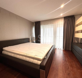 Apartament, 4 rooms with underground parking included Bucuresti/Arcul De Triumf