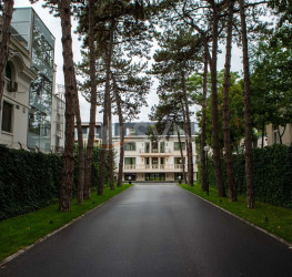 Apartament, 4 rooms with underground parking included Bucuresti/P-ta Victoriei