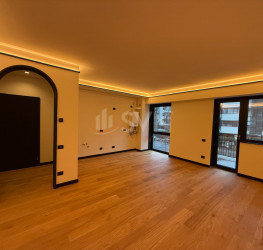 Apartament, 4 rooms with underground parking included Bucuresti/Pipera