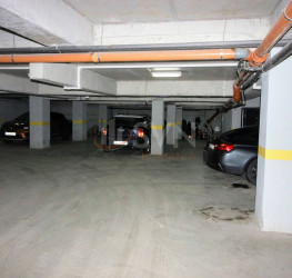 Apartament, 4 rooms with underground parking included Bucuresti/Pipera