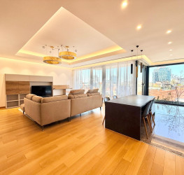 Apartament, 4 rooms with underground parking included Bucuresti/Primaverii