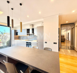 Apartament, 4 rooms with underground parking included Bucuresti/Primaverii