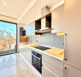 Apartament, 4 rooms with underground parking included Bucuresti/Primaverii