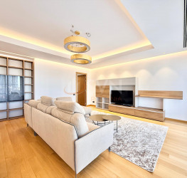 Apartament, 4 rooms with underground parking included Bucuresti/Primaverii