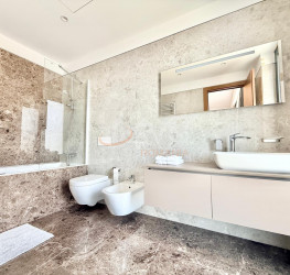 Apartament, 4 rooms with underground parking included Bucuresti/Primaverii