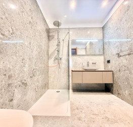 Apartament, 4 rooms with underground parking included Bucuresti/Primaverii