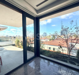 Apartament, 4 rooms with underground parking included Bucuresti/Primaverii