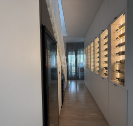 Apartament, 4 rooms with underground parking included Bucuresti/Pipera