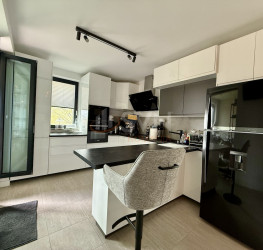 Apartament, 4 rooms with underground parking included Bucuresti/Pipera