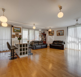 Apartament, 4 rooms with underground parking included Bucuresti/Sisesti