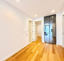 Apartament, 4 rooms with underground parking included Bucuresti/Primaverii