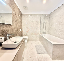 Apartament, 4 rooms with underground parking included Bucuresti/Primaverii