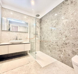 Apartament, 4 rooms with underground parking included Bucuresti/Primaverii