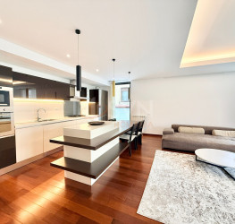 Apartament, 4 rooms with underground parking included Bucuresti/Primaverii