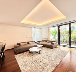 Apartament, 4 rooms with underground parking included Bucuresti/Primaverii