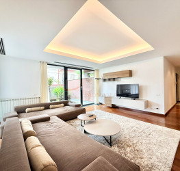 Apartament, 4 rooms with underground parking included Bucuresti/Primaverii