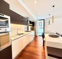 Apartament, 4 rooms with underground parking included Bucuresti/Primaverii