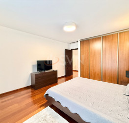 Apartament, 4 rooms with underground parking included Bucuresti/Primaverii