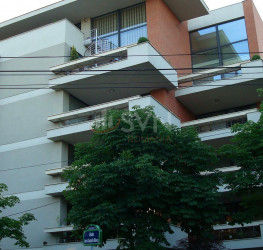 Apartament, 4 rooms with underground parking included Bucuresti/Primaverii