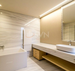Apartament, 4 rooms with underground parking included Bucuresti/Primaverii