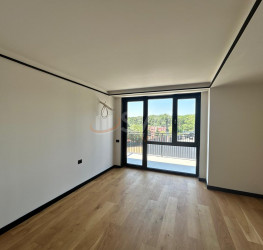 Apartament, 4 rooms with underground parking included Bucuresti/Pipera