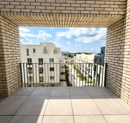 Apartament, 4 rooms with underground parking included Bucuresti/Pipera