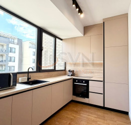 Apartament, 4 rooms with underground parking included Bucuresti/Pipera