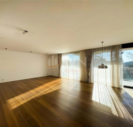 Apartament, 4 rooms with underground parking included Bucuresti/Primaverii