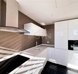 Apartament, 4 rooms with underground parking included Bucuresti/Primaverii