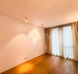 Apartament, 4 rooms with underground parking included Bucuresti/Primaverii