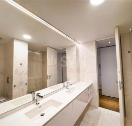 Apartament, 4 rooms with underground parking included Bucuresti/Primaverii