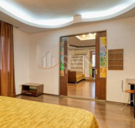 Apartament, 5 camere cu loc parcare exterior inclus Bucuresti/1 Mai