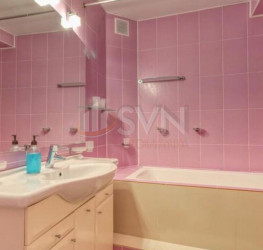 Apartament, 5 camere cu loc parcare exterior inclus Bucuresti/1 Mai