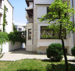 Apartament, 5 camere cu loc parcare exterior inclus Bucuresti/Capitale