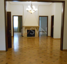 Apartament, 5 camere cu loc parcare exterior inclus Bucuresti/Capitale