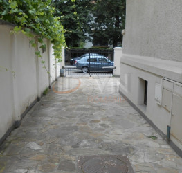 Apartament, 5 camere cu loc parcare exterior inclus Bucuresti/Capitale