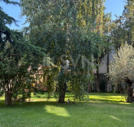 Apartament, 5 rooms with outdoor parking included Bucuresti/Iancu Nicolae