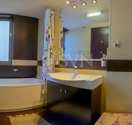 Apartament, 5 rooms with outdoor parking included Bucuresti/Iancu Nicolae