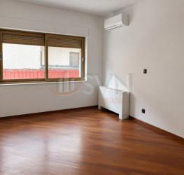 Apartament, 5 rooms with outdoor parking included Bucuresti/Primaverii