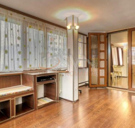 Apartament, 5 rooms with outdoor parking included Bucuresti/1 Mai