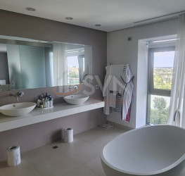 Apartament, 5 rooms with underground parking included Bucuresti/Lacul Tei