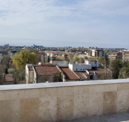 Apartament, 5 rooms with underground parking included Bucuresti/Sisesti