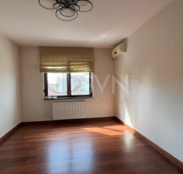 Apartament, 6 camere cu loc parcare exterior inclus Bucuresti/Sisesti