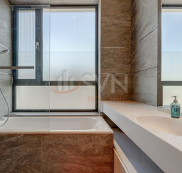 Apartament, 6 camere cu loc parcare subteran inclus Bucuresti/Herastrau