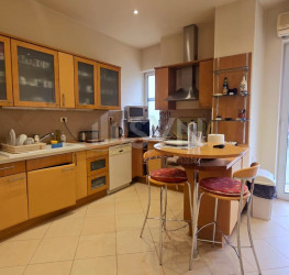 Apartament, 6 camere cu loc parcare subteran inclus Bucuresti/Primaverii