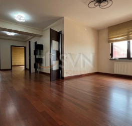 Apartament, 6 rooms with outdoor parking included Bucuresti/Sisesti