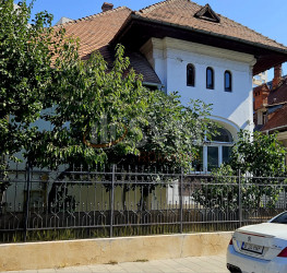 Casa, 10 camere, 306 mp Bucuresti/Capitale