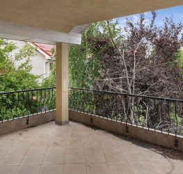 Casa, 10 camere, 420 mp Bucuresti/Sisesti